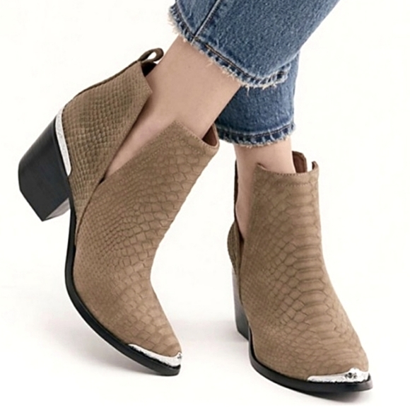 Jeffrey Campbell Shoes - 🌿FREE PEOPLE JEFFREY CAMPBELL BOOTIES🌿